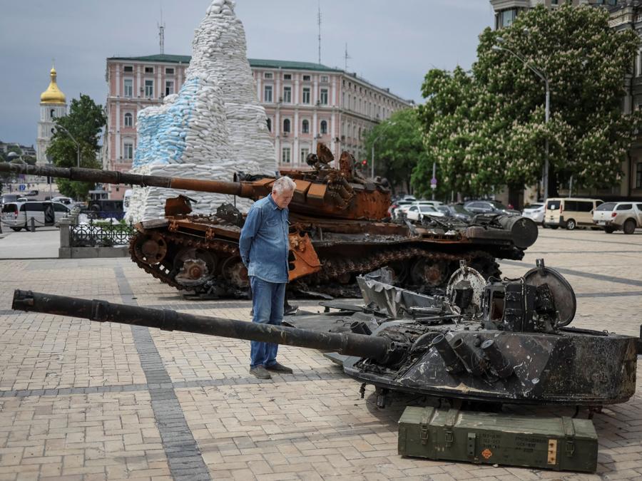 Residuati bellici russi esposti a Kyiv (REUTERS/Gleb Garanich)