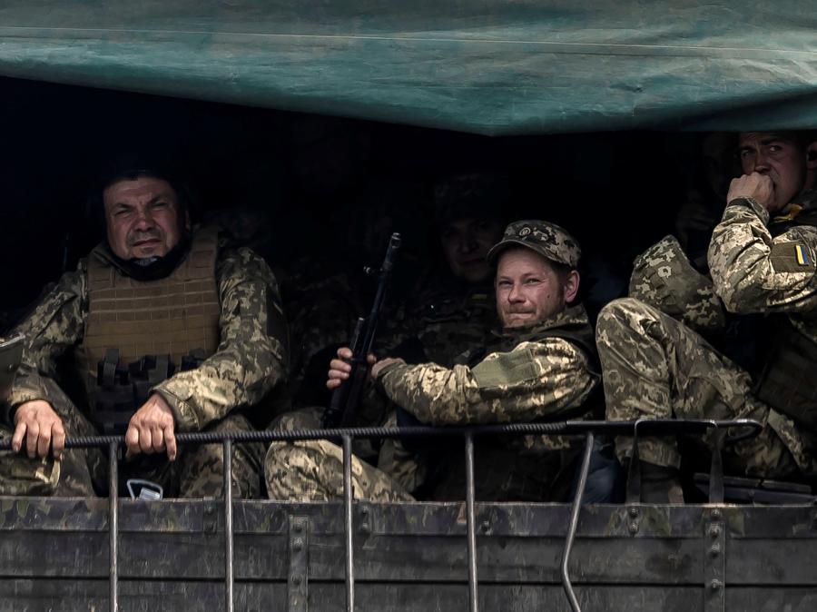 Militari ucraini a Bakhmut, nella regione di Donetsk (REUTERS/Carlos Barria)