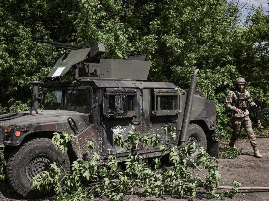 L’esercito ucraino presso Lysychansk, nel Donbas (Photo by Aris Messinis / AFP)
