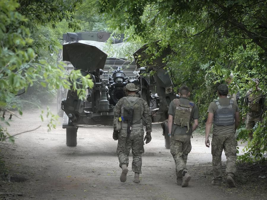 L’esercito ucraino nel Donbas (AP Photo/Efrem Lukatsky)