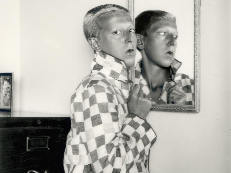 Claude Cahun en Marcel Moore. Untitled (Cahun with mirror image), 1928. Courtesy of the Jersey Heritage Collections