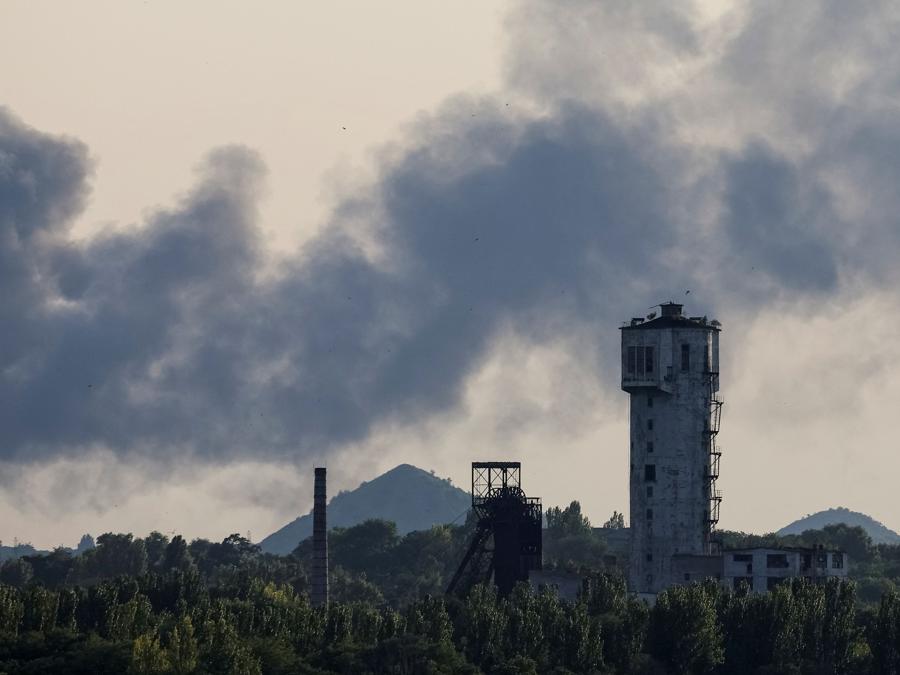 Bombardamenti a Donetsk, in Ucraina. REUTERS/Alexander Ermochenko