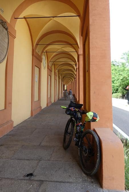 Il portico più lungo del mondo verso il Santuario della Madonna di San Luca