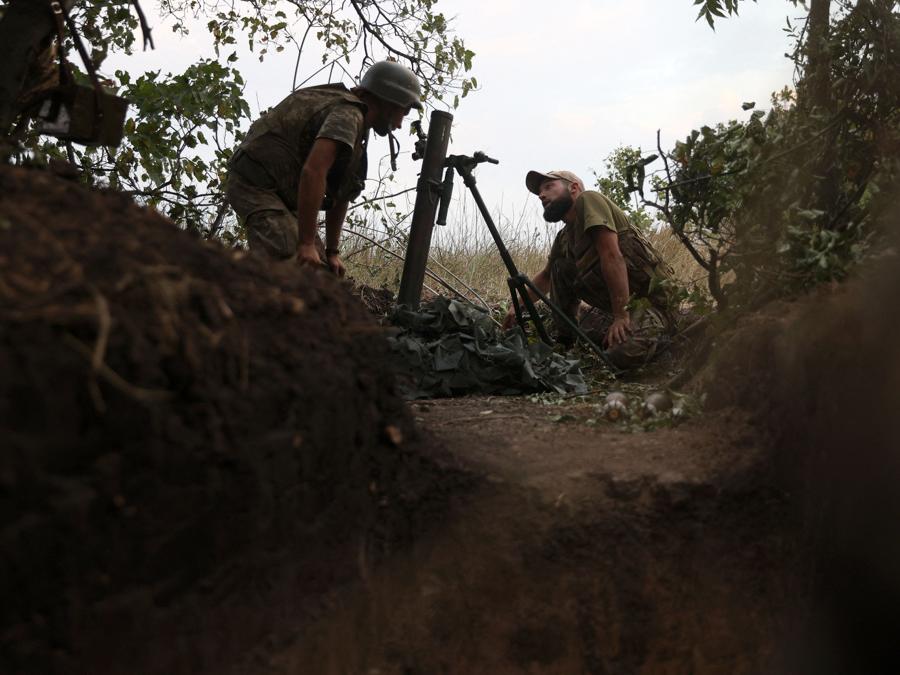 Soldati ucraini nella regione del  Donetsk. (Photo by Anatolii Stepanov / AFP)