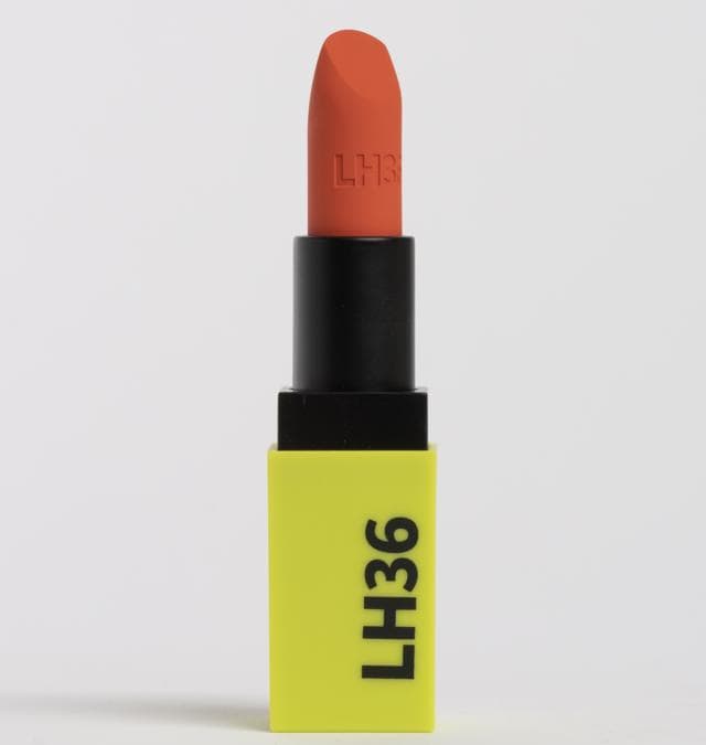 LH 36 Lipstick  -  Il brand nasce dalla farmacista vicentina Alessandra Baessato che ha infuso tutta la sua esperienza. LH36 vede il make up come uno strumento potente. La formula dei rossetti contiene 3 attivi: peptide bioattivo, Vitamina E, estratto di semi di girasole per avere labbra morbide e idratate