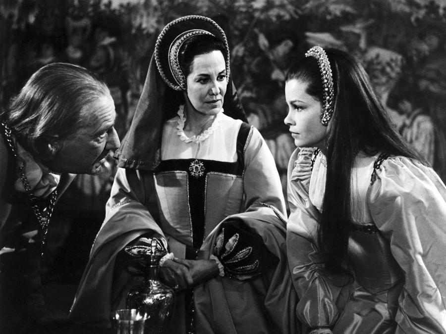 In Anna dai mille giorni, del 1969, con  Charles Jarrott e Genevieve Bujold  (Photo by Hal Wallis Productions / Collection ChristopheL via AFP)