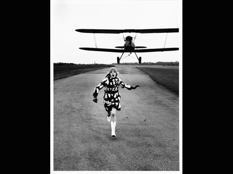 Helmut NewtonMansfield, British Vogue, London, 1967 (Fonte: Helmut Newton Foundation)