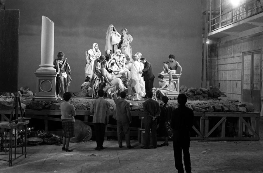 Foto di scena da La ricotta, 1963.  Foto Paul Ronald. Collezione Maraldi
