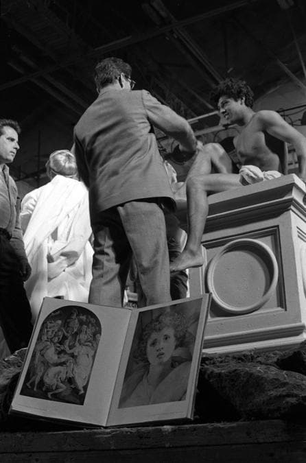 Foto di scena da La ricotta, 1963.  Foto Paul Ronald. Collezione Maraldi