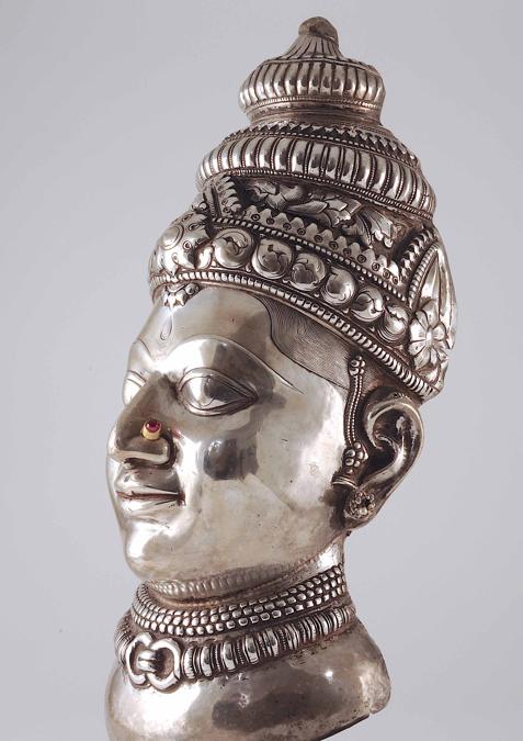 Maschera di Shiva in argento del sec. XVIII (da Ethnoarte)