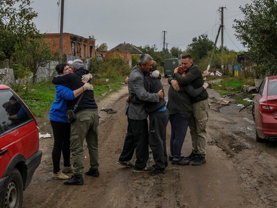 Ritorno degli sfollati a   Kamianka, nella regione di Kharkiv  (REUTERS/Vladyslav Musiienko)