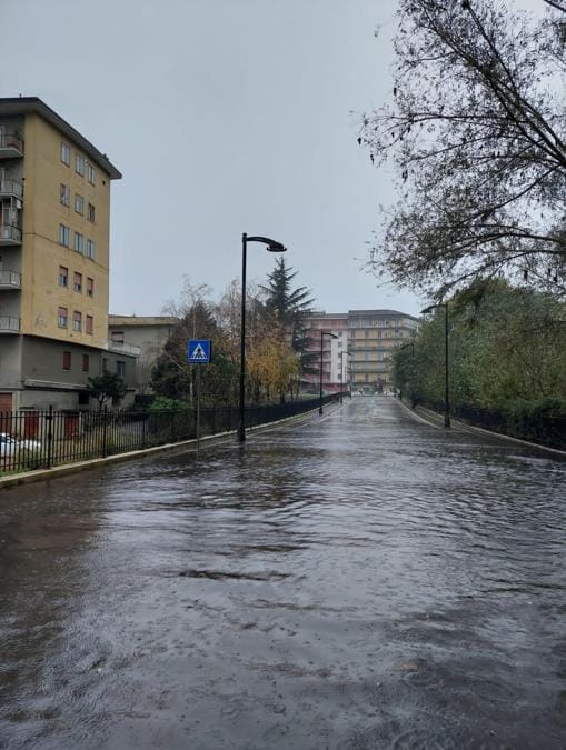 Allagamento del Ponte della Ferriera in Via Moccia, Avellino, 22 novembre 2022.(Ansa/Norbertoo Vitale) 