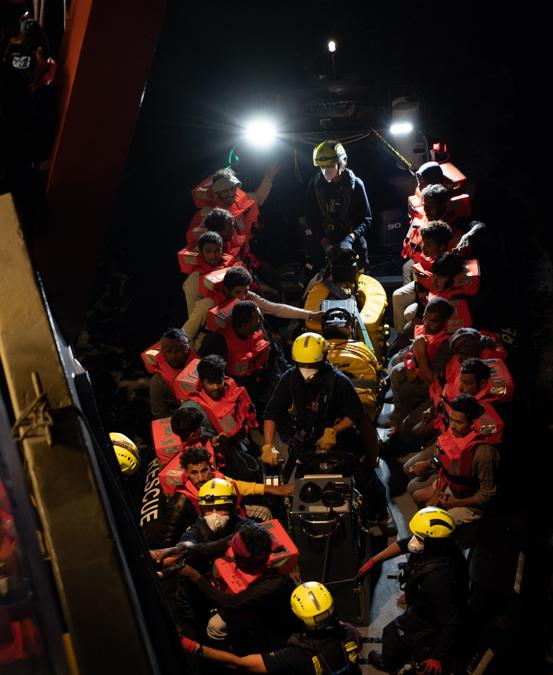 La vita nei giorni scorsi a bordo di Humanity 1, della ong ’Sos Humanity’, prima dell’approdo di ieri sera nel porto di Catania. ANSA/JOSHUA WEDLER-SOS HUMANITY 