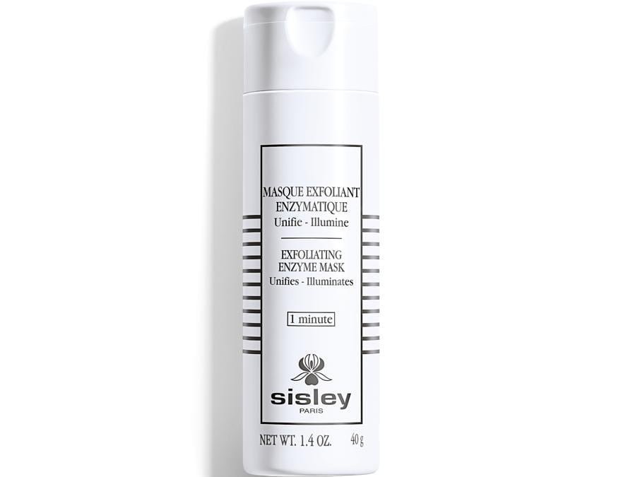 Sisley Paris Masque Exfoliant Enzymatique in un solo minuto trasforma la qualità della pelle, donandole un nuovo splendore. La maschera contiene un enzima di origine naturale al 100% derivato dalla Papaia