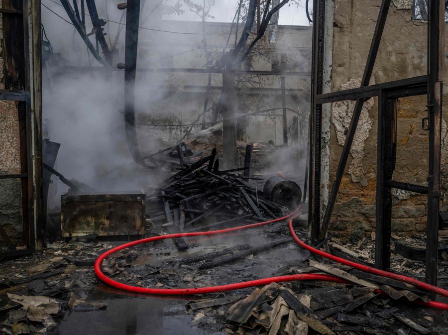 Bombardamenti su Kherson (Photo by Bulent Kilic / AFP)