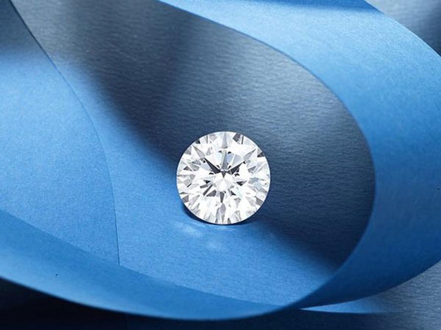 Exceptional and Impressive Unmounted Diamond - The brilliant - cut diamond weighing approximately 26.12 carats - Estimate: HK$18,000,000 - 24,000,000 - $2,300,000-3,000,000 / Sold for: HK$19,610,000 - US$2,510,080 - 27 November, Hong Kong