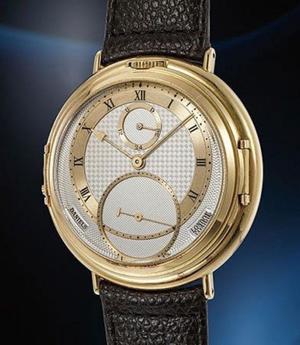 George Daniels - A unique, historically important double sided yellow gold wristwatch with power reserve, day and date - 1992 - Estimate: In Excess of CHF1,000,000 - $1,020,000 - €1,030,000 / Sold for: CHF4,083,500 - 5 - 6 November, Geneva 