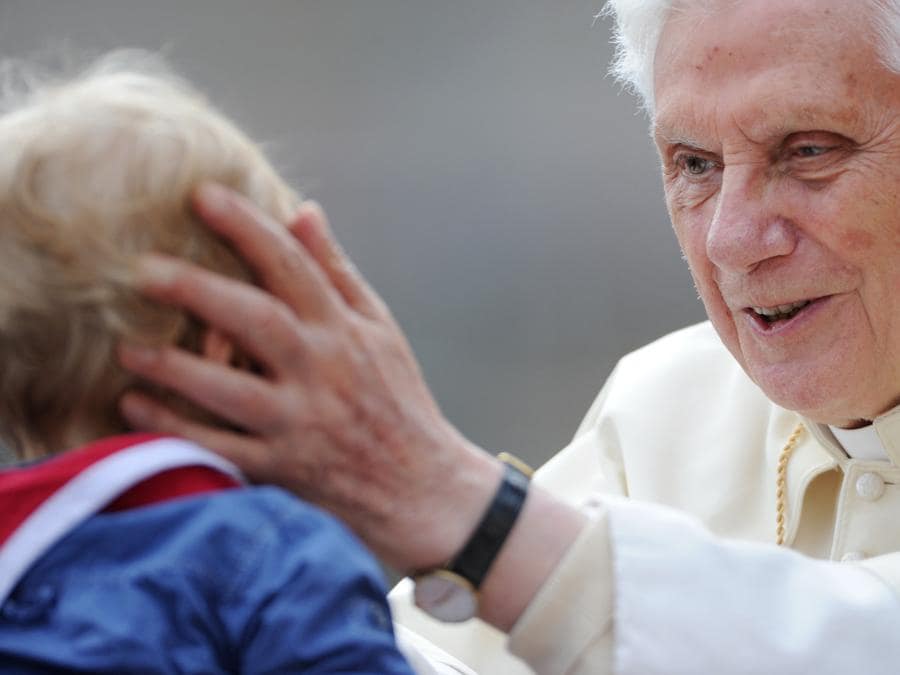 Papa Benedetto XVI partecipa alla sua udienza generale settimanale in piazza San Pietro in Vaticano il 3 ottobre 2012. (Reuters/Foto di Eric Vandeville/Abacapress.com)