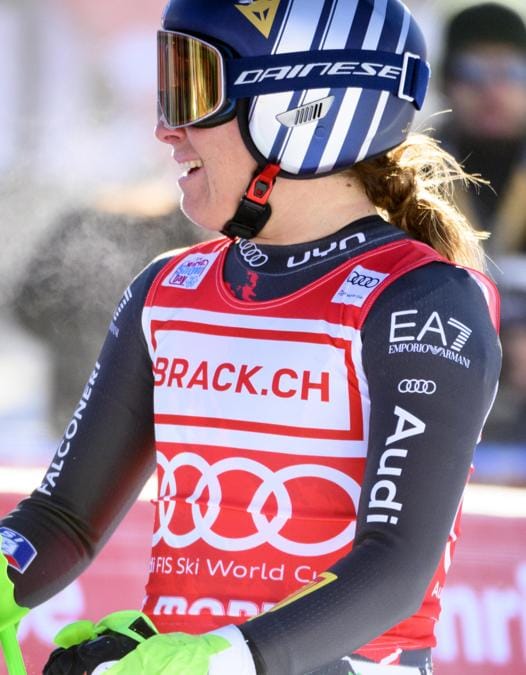Sofia Goggia mentre gareggia a St. Moritz. (EPA/PETER SCHNEIDER)
