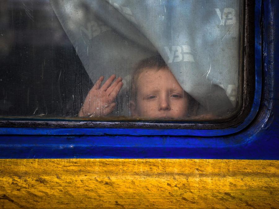 Evacuazione della popolazione da Pokrovsk, nella regione del  Donetsk. (Photo by Anatolii Stepanov / AFP)