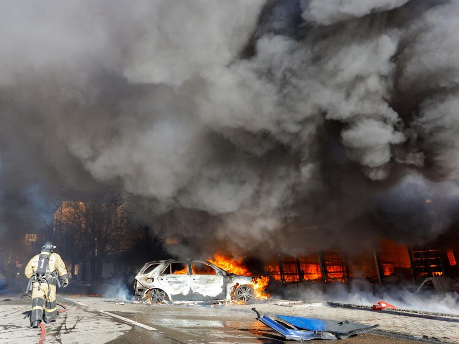 Bombardamenti nella regione di Donetsk (REUTERS/Alexander Ermochenko)