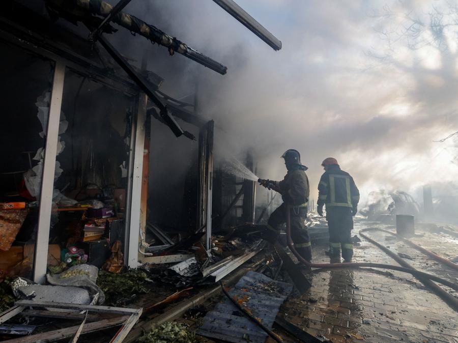 Bombardamenti nella regione di Donetsk (REUTERS/Alexander Ermochenko)