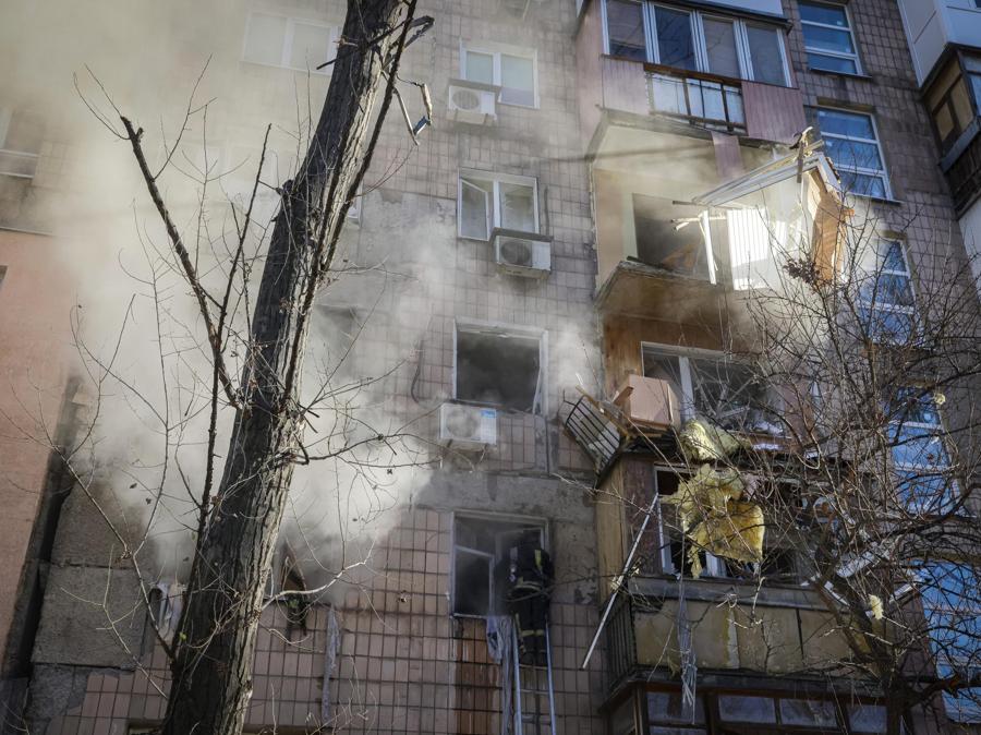 Bombardamenti a  Donetsk (EPA/Sergei Ilnitsky)
