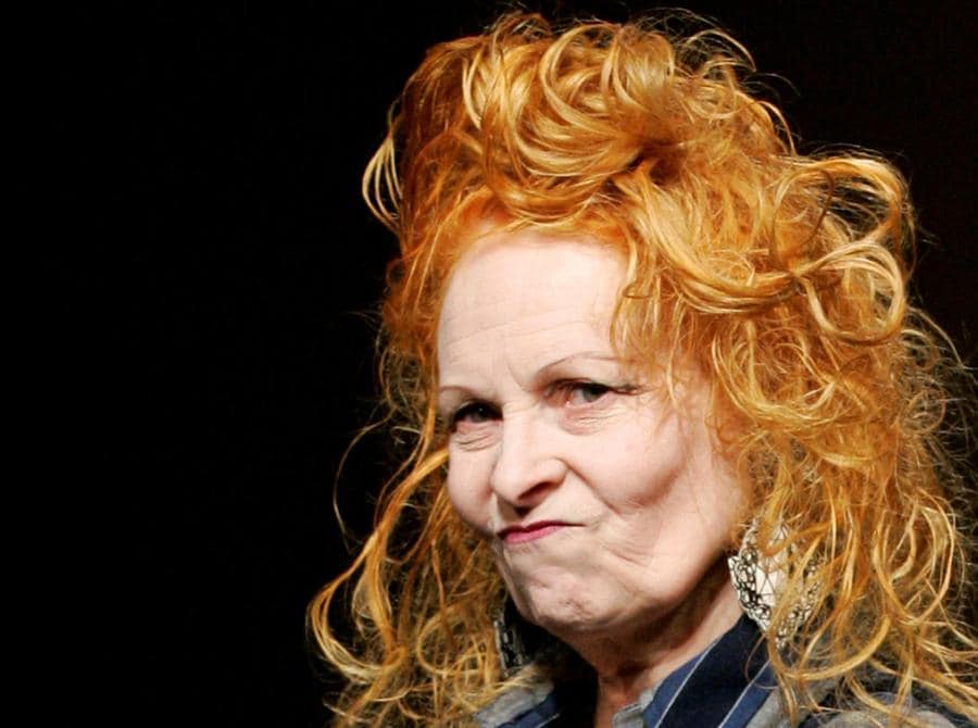 Vivienne Westwood appare alla fine della sua collezione di prêt-à-porter Primavera/Estate 2008 alla settimana della moda di Parigi, 1 ottobre 2007. REUTERS/Benoit Tessier/File Photo