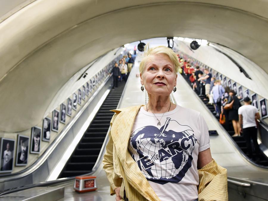 La stilista britannica Vivienne Westwood posa durante il lancio della mostra fotografica ’Save the Arctic’ alla stazione di Waterloo a Londra, Gran Bretagna, 13 luglio 2015 . EPA/ANDY RAIN
