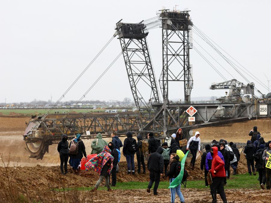 (REUTERS/Christian Mang)