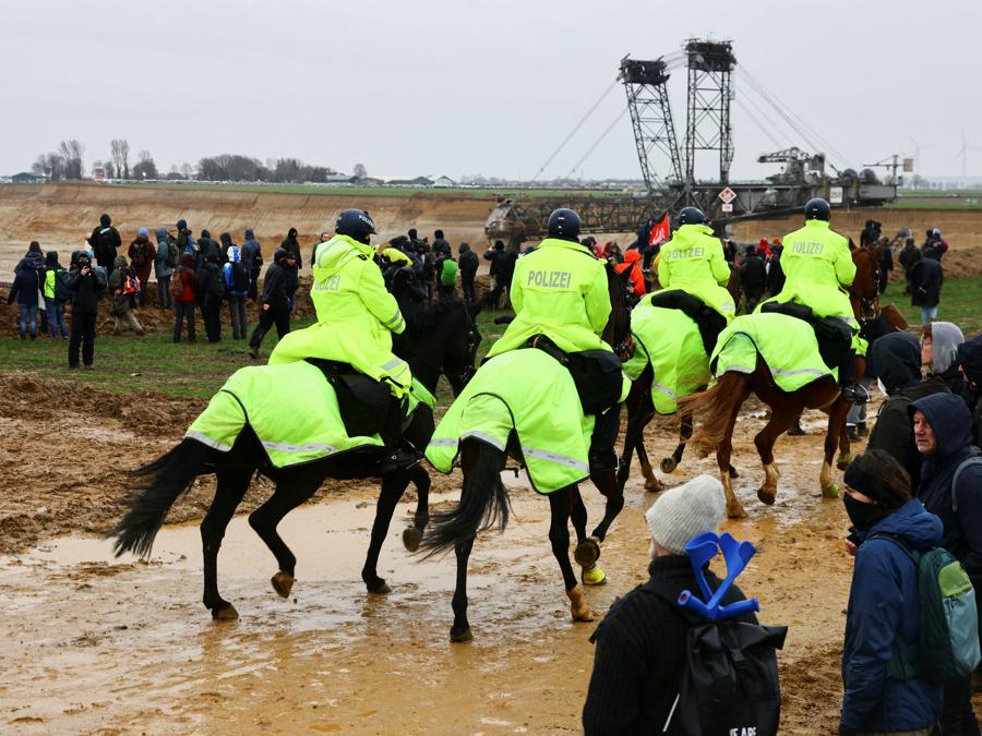 (REUTERS/Christian Mang)