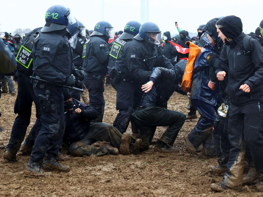 (REUTERS/Christian Mang)