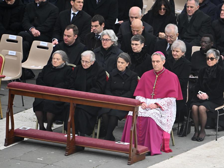 L’Arcivescovo Georg Gaenswein.(Ansa/Ettore Ferrari)