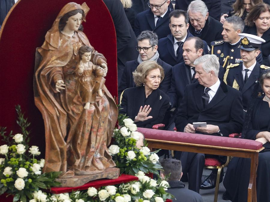 La regina emerita spagnola Sofia  e il re del Belgio Filippo. (Ansa/Fabio Frustaci)