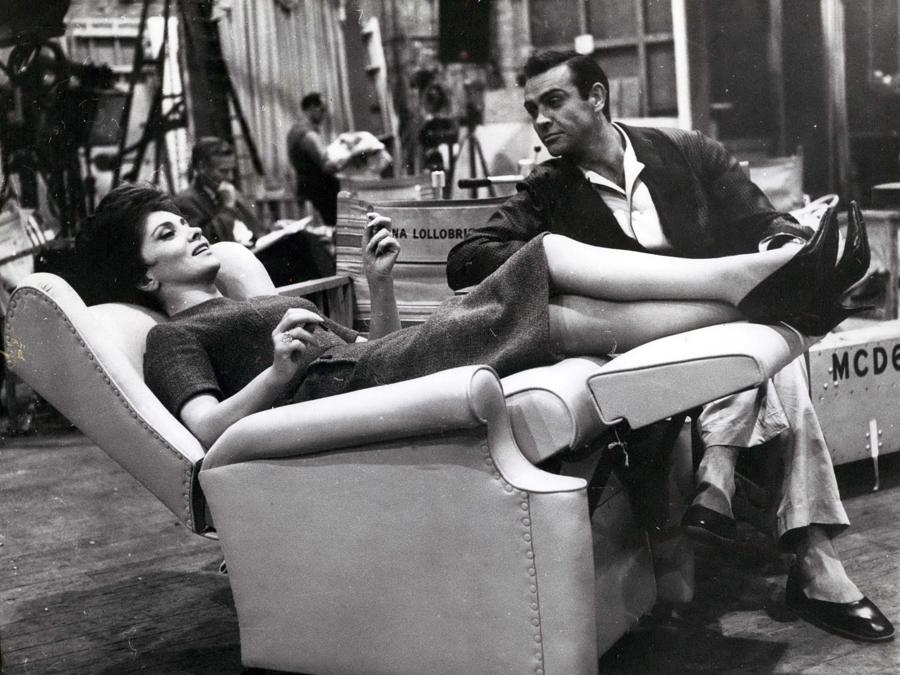 1964 set del film la donna di paglia;  nella foto Gina Lollobrigida, Sean Connery . Foto IPP