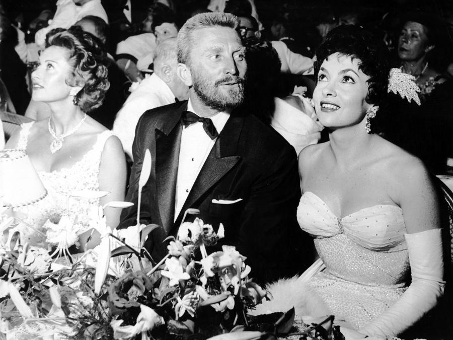 Monte Carlo 18.08.1955 serata di gala allo Sporting Club nella foto Kirk Douglas e Gina Lollobrigida. Foto IPP