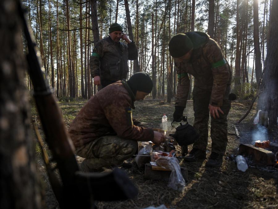 Il fronte nella regione di  Donetsk (EPA/Oleg Petrasyuk)