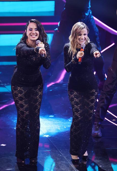 Paola e Chiara in Dolce &Gabbana e gioielli Swarovski