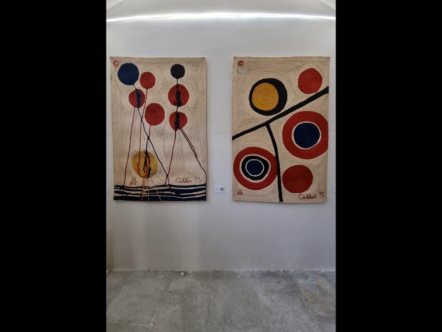 Balloons, la serie di arazzi fatti da Alexander Calder negli anni ’70, e prodotti a mano in Guatemala proposti da The Gallery of Everything