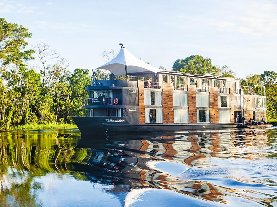 Aria Amazon, la motonave di Aqua Expeditions in crociera su un affluente del Rio delle Amazzoni