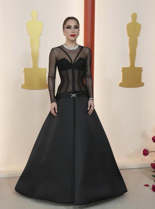 Lady Gaga in Versace e gioielli Tiffany & Co. 