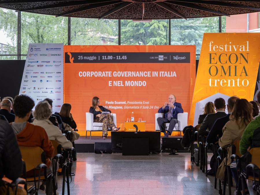 «Corporate governance in Italia e nel mondo» Nella foto: Marigia Mangano, Paolo Scaroni 