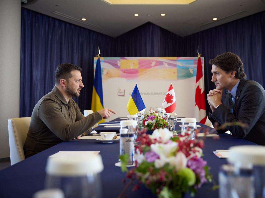 Volodymyr Zelensky con il primo ministro canadese Justin Trudeau. (Reuters)