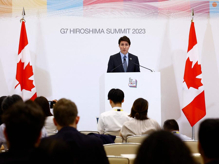 Il primo ministro canadese Justin Trudeau durante una conferenza nell’ultimo giorno del G7. (Afp)