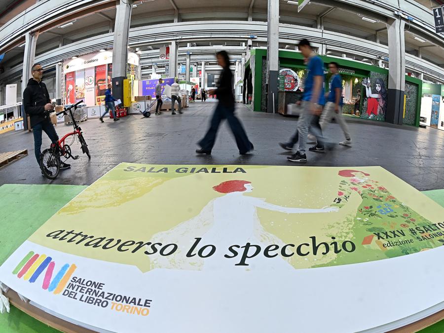 Ultimi preparativi in occasione della XXXV edizione del Salone Internazionale del Libro Torino presso Lingotto, Torino. ANSA/Alessandro Di Marco