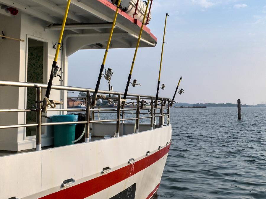 Catamarano Comfort. Pesca in mare a Chioggia