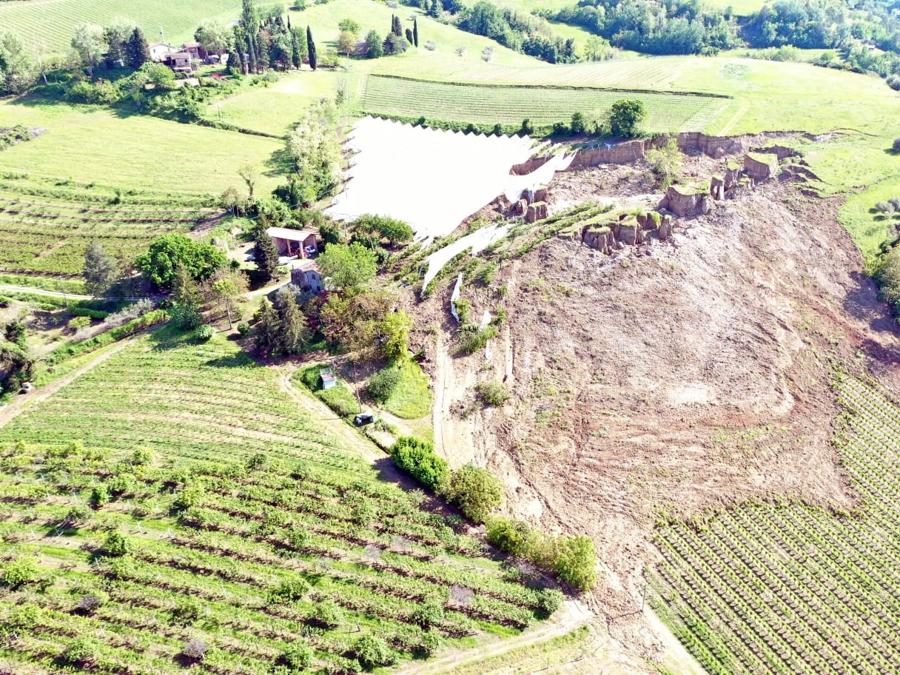 L’azienda agricola di Anna Goni, sopra Brisighella, in provincia di Ravenna, con i frutteti distrutti