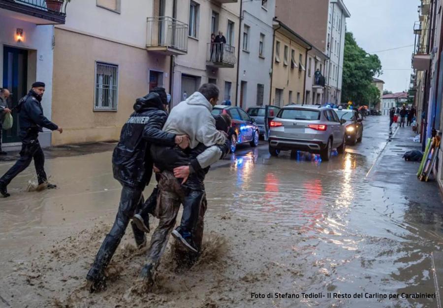 Continua il supporto nella aree colpite dal forte maltempo. (ANSA/UFFICIO STAMPA MINISTERO DELLA DIFESA)