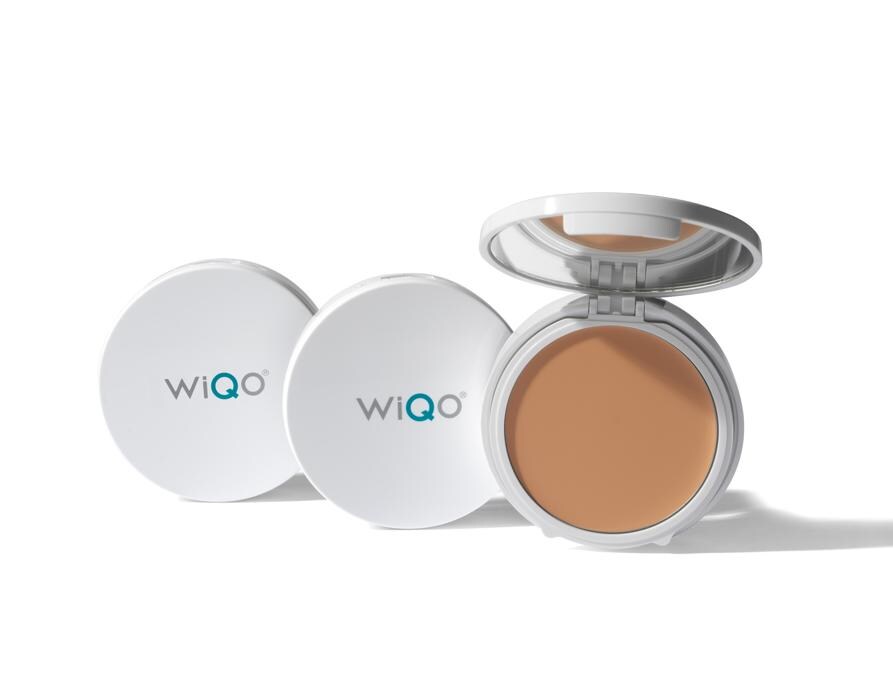 ICP Cream di WiQo GPQ, una crema colorata compatta a tripla funzione: nasconde le imperfezioni della pelle, protegge dai raggi UV e uniforma il colore dell'incarnato in modo naturale. 