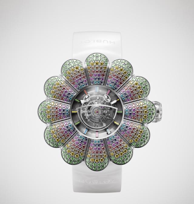 Hublot. MP-15 Takashi Murakami Tourbillon Only Watch, modello in zaffiro che mostra il famoso fiore sorridente dell'artista giapponese decorato da 444 pietre preziose e con un tourbillon centrale (358.000 - 409.000 euro circa la stima).